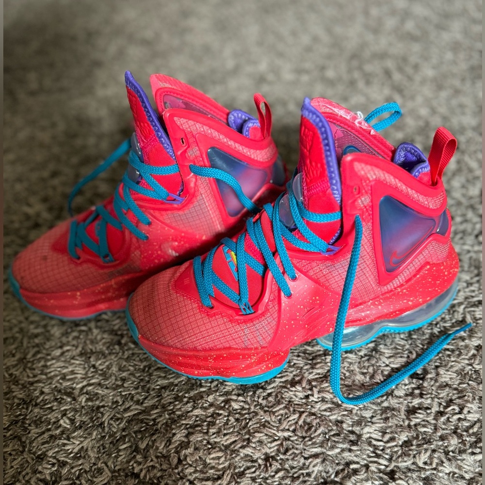 Nike sneakers - 4.5Y - Red basketball shoes